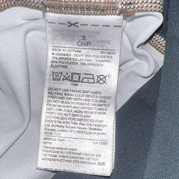 GAP Women's Black and White Gradient Capri Leggings - Picture 6 of 6